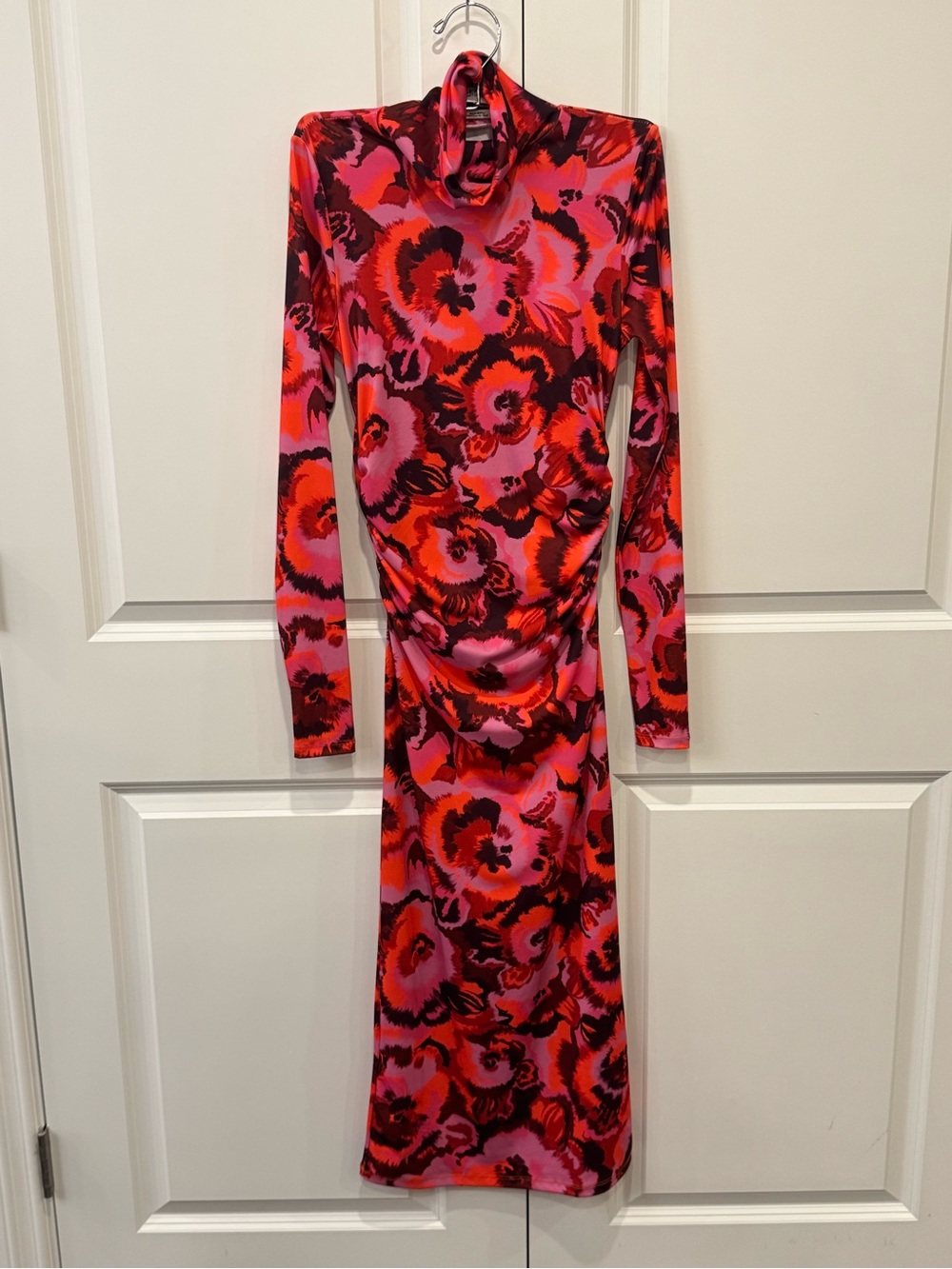 Essentiel Antwerp - Long Sleeve Floral Bodycon Dress in Red & Pink